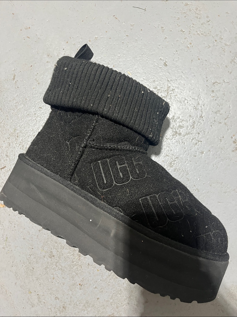 UGG 8 Black Logo Platform Cuff Boot - Picture 2 of 4